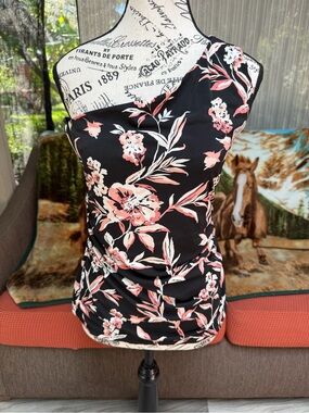 Women’s One-Shoulder Floral Tank Top - Black with Pink Floral